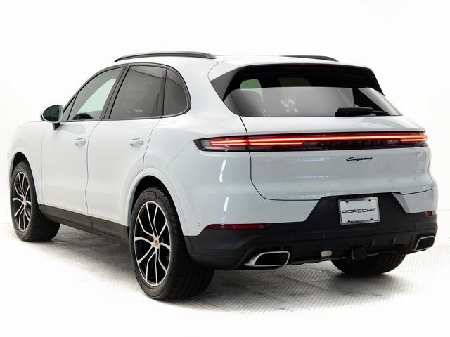 Certified 2025 Porsche Cayenne AWD/4WD image 3