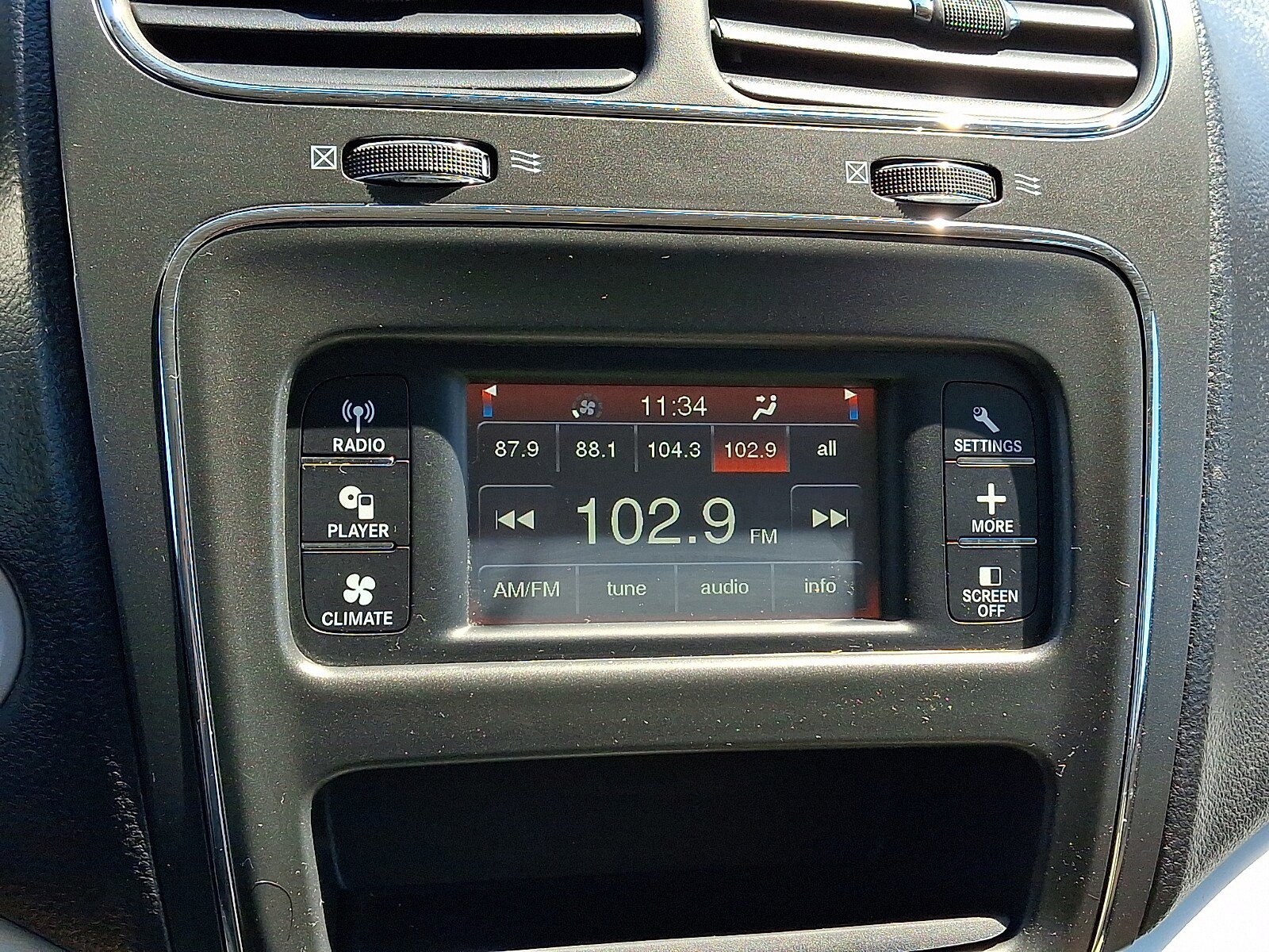 Used 2019 Dodge Journey SE FWD image 15