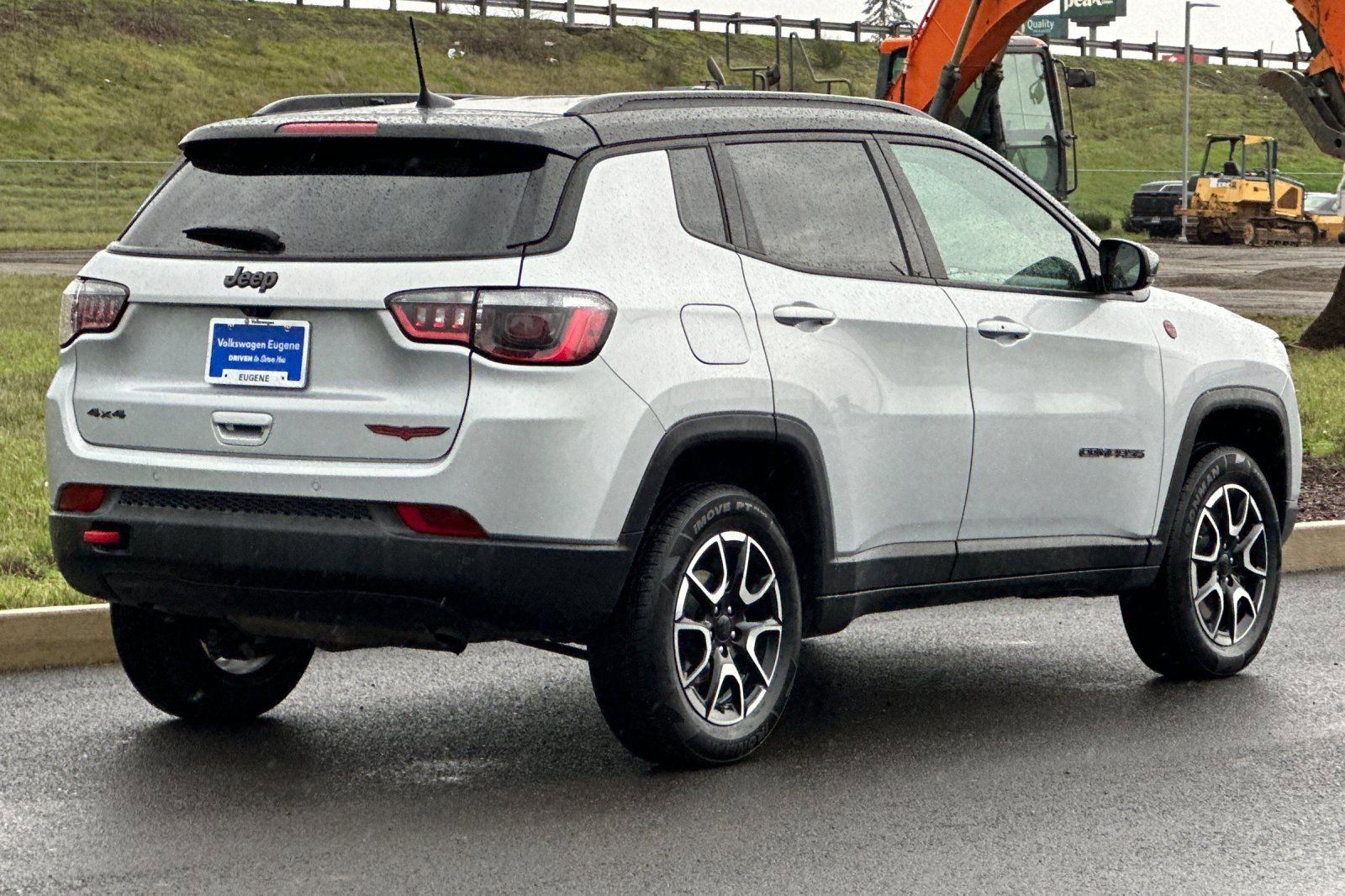 Used 2024 Jeep Compass Trailhawk AWD/4WD video 3