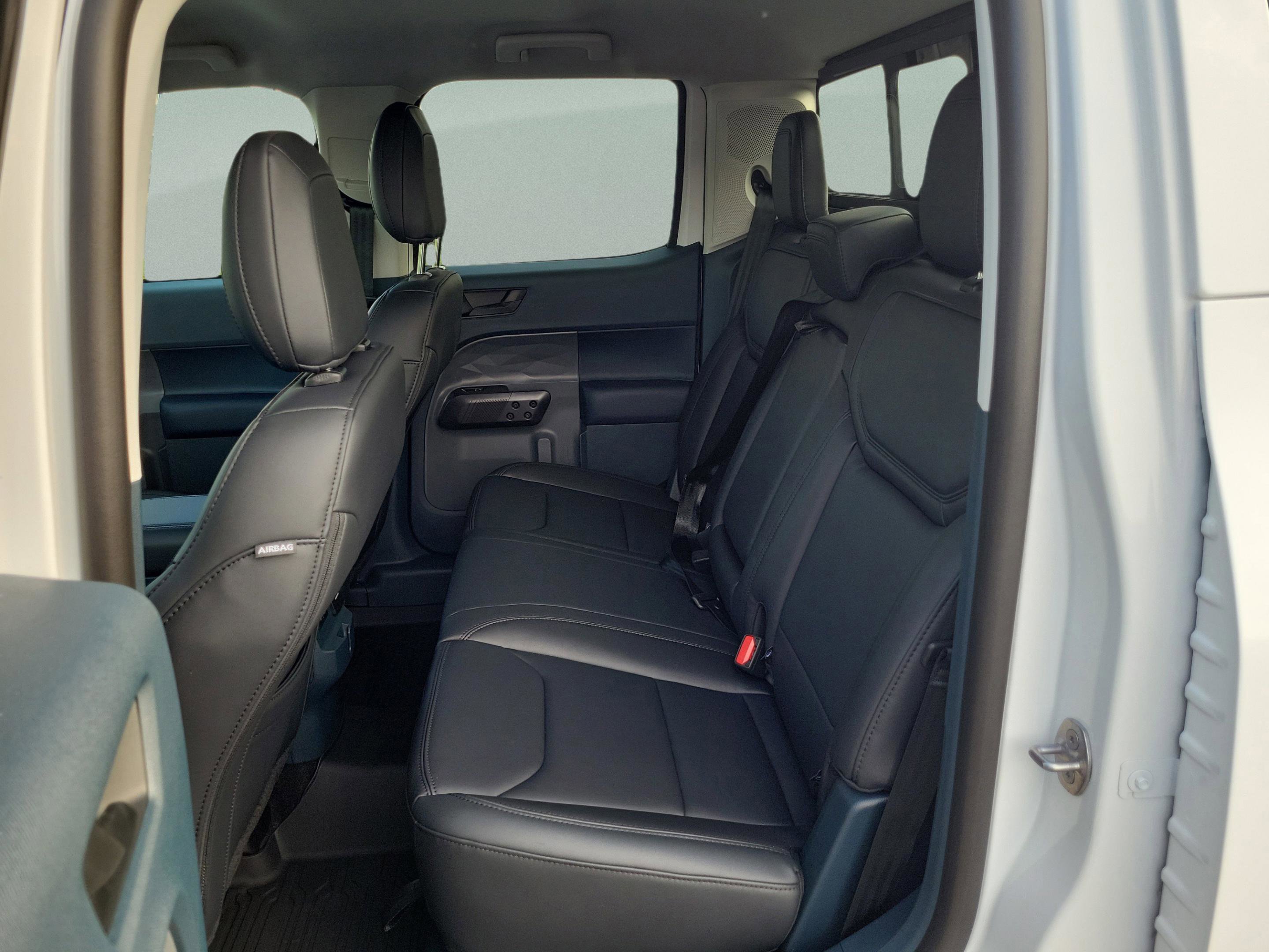 New 2025 Ford Maverick Lariat w/ Black Appearance Package image 9