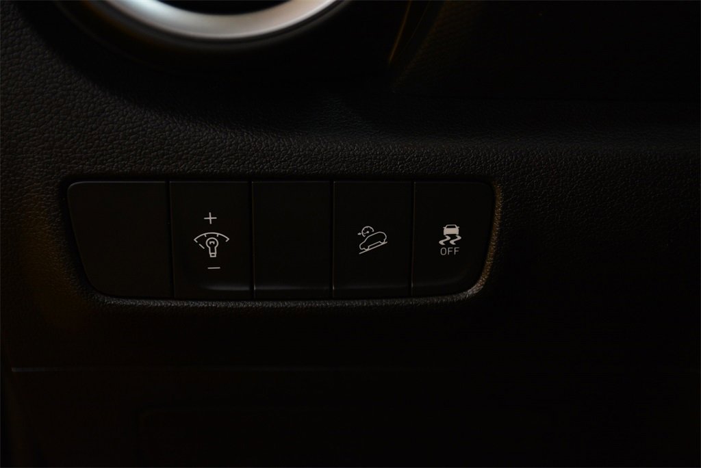 Used 2023 Hyundai Kona SE image 14