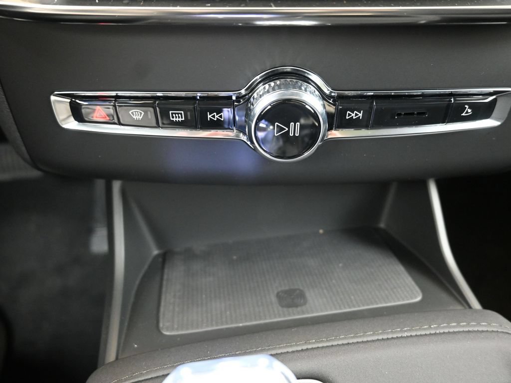 New 2026 Volvo XC90 B6 Plus w/ Protection Package Premier AWD/4WD image 34
