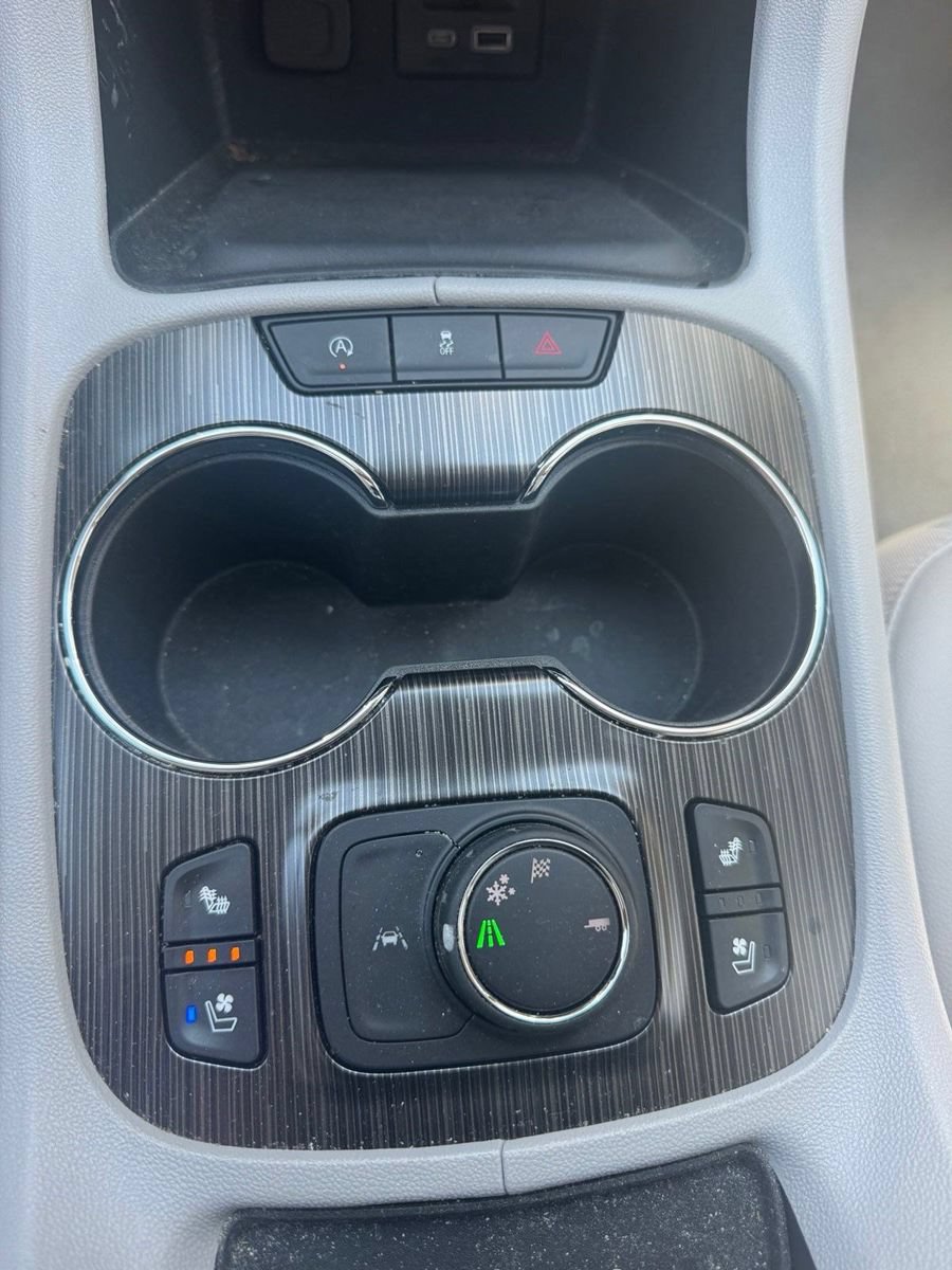 Certified 2023 GMC Acadia SLT w/ Technology Package FWD image 18