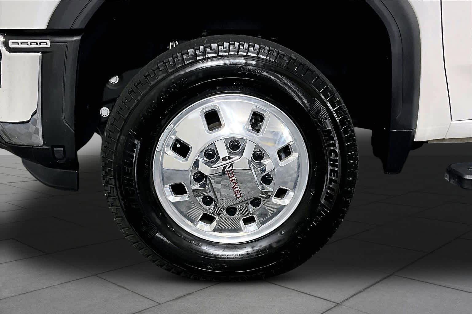 Used 2025 GMC Sierra 3500 SLT w/ Texas SLT Premium Package AWD/4WD image 11