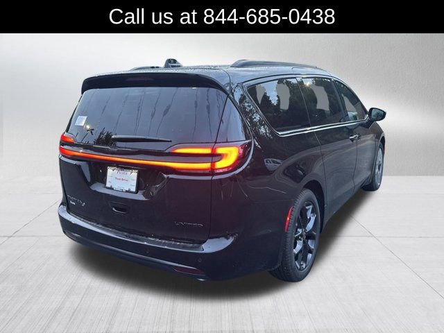 New 2026 Chrysler Pacifica Limited image 5