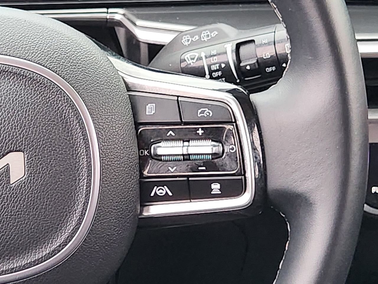 Used 2025 Kia Sorento S w/ Panoramic Sunroof Package image 37