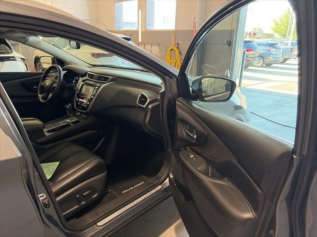 Used 2020 Nissan Murano SL w/ Moonroof Package AWD/4WD image 14