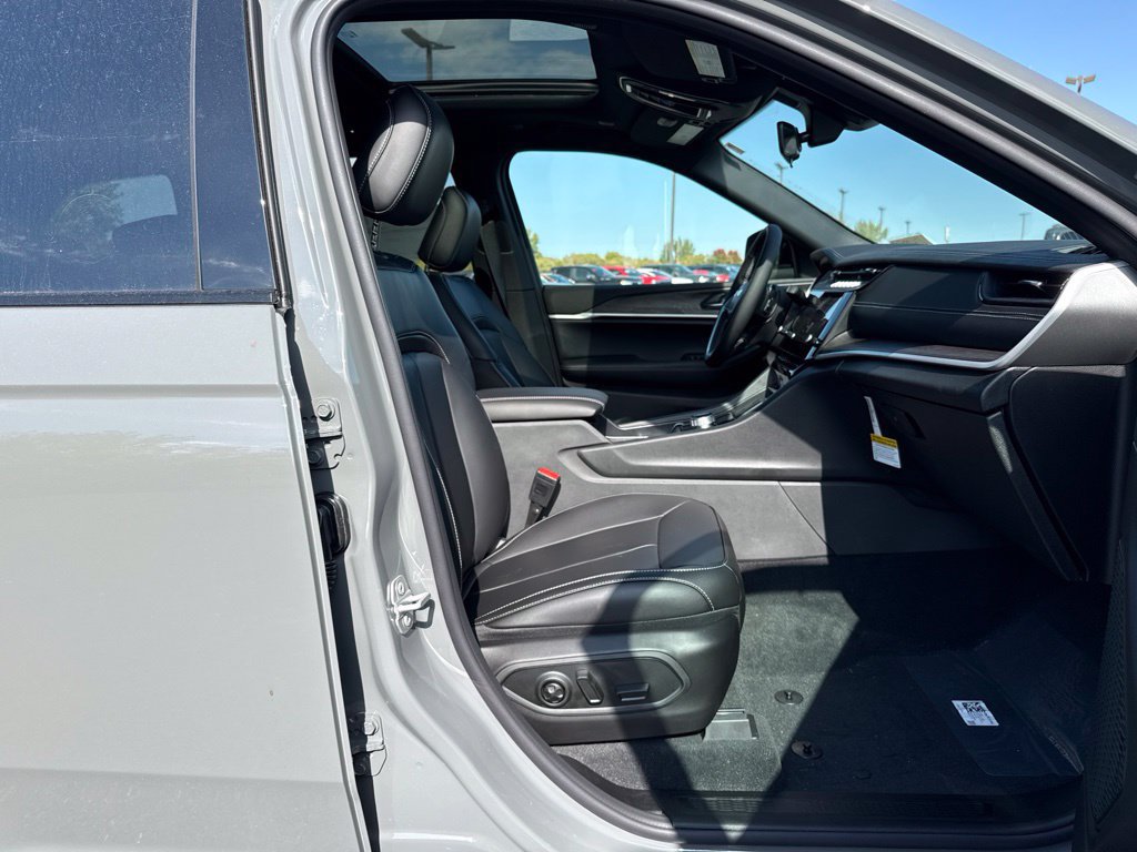 New 2027 Jeep Grand Cherokee Limited AWD/4WD image 11