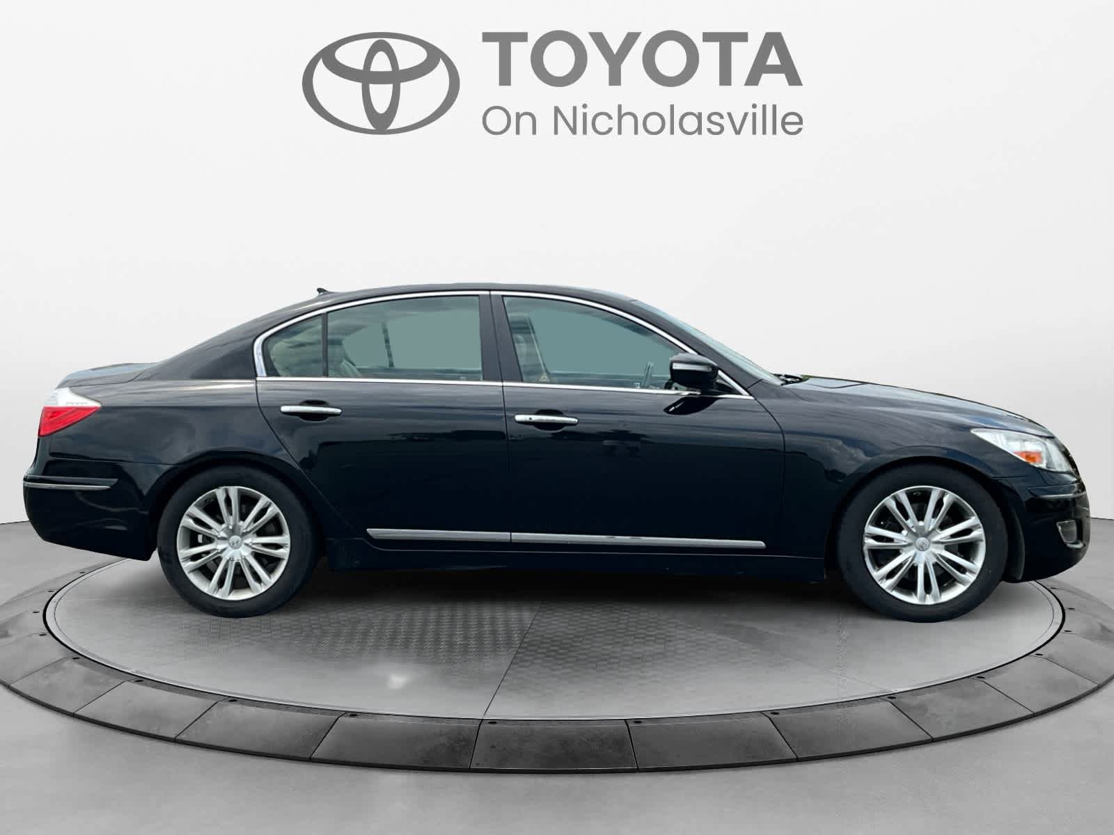 Used 2009 Hyundai Genesis 4.6 w/ Technology Pkg 5 RWD image 6