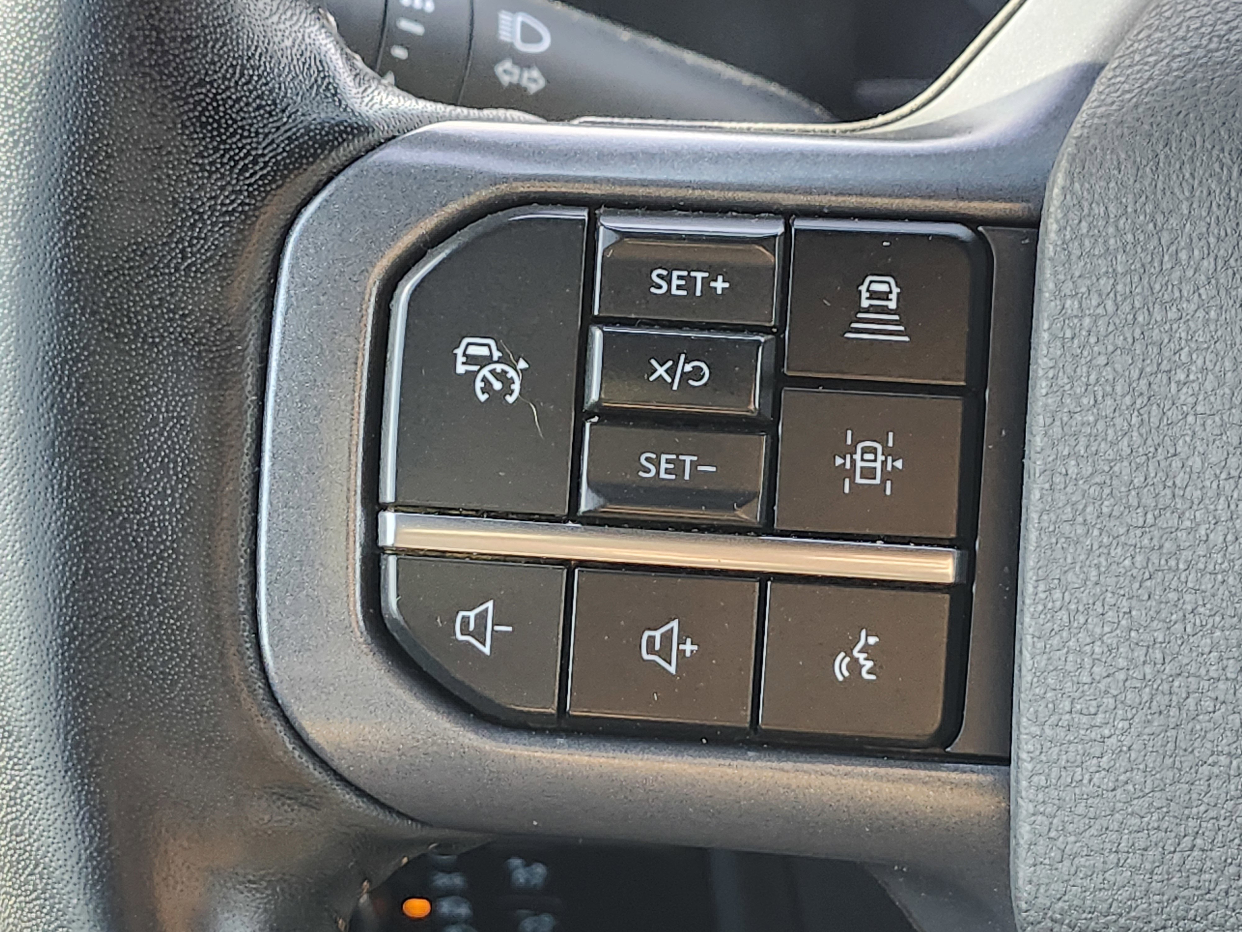 Used 2023 Ford F150 Lightning Lariat image 33