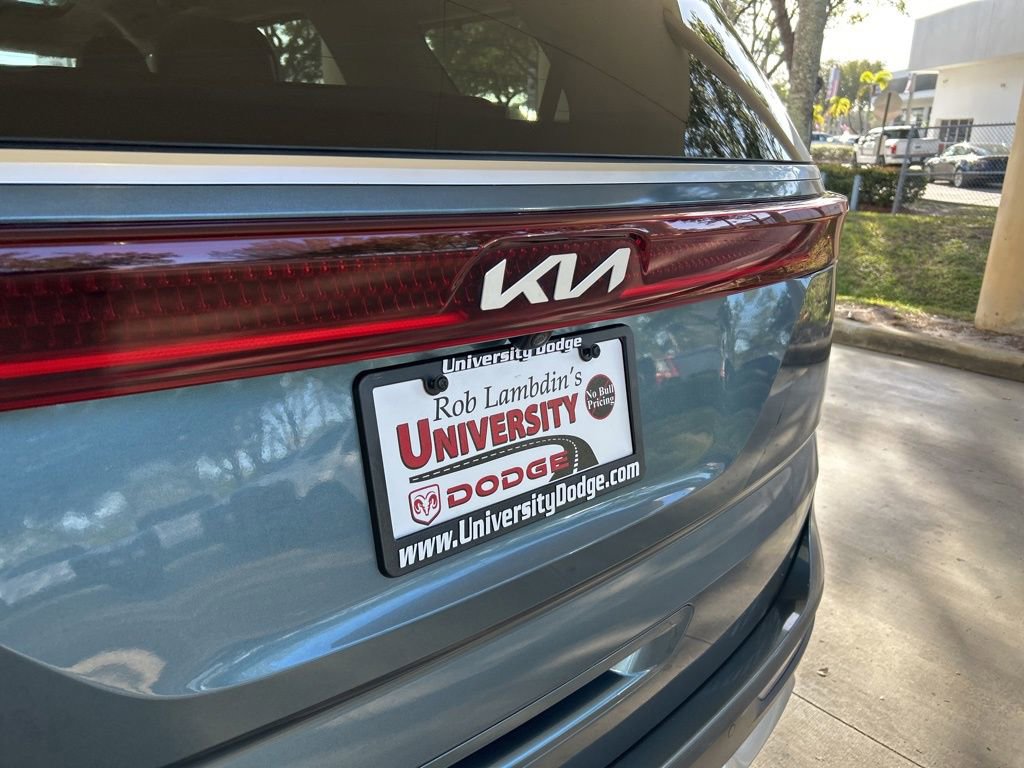 Used 2022 Kia Carnival SX Prestige image 18