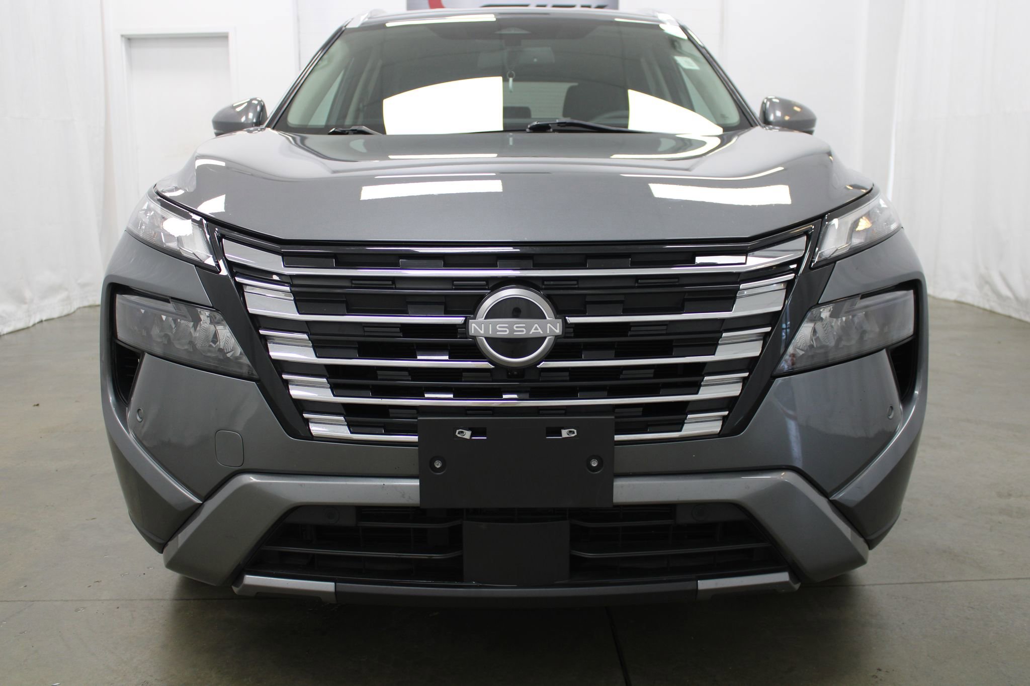 Used 2024 Nissan Rogue SL image 2