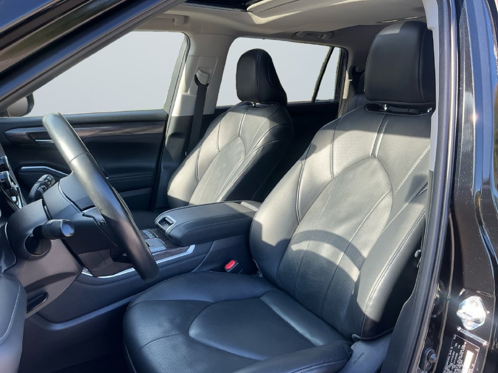 Used 2021 Toyota Highlander Limited AWD/4WD image 10
