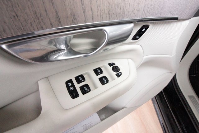 Certified 2024 Volvo XC90 B6 Plus image 11