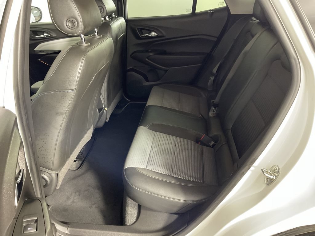 Used 2025 Chevrolet Trax LT FWD image 19