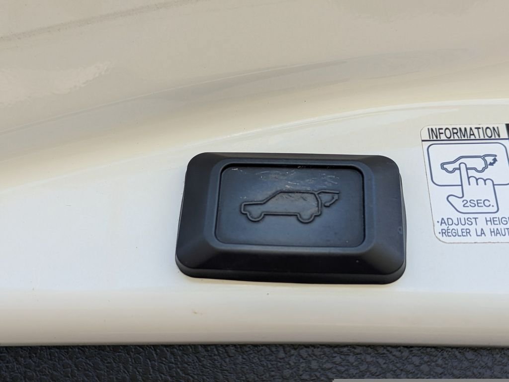 Used 2017 Toyota RAV4 XLE FWD image 14