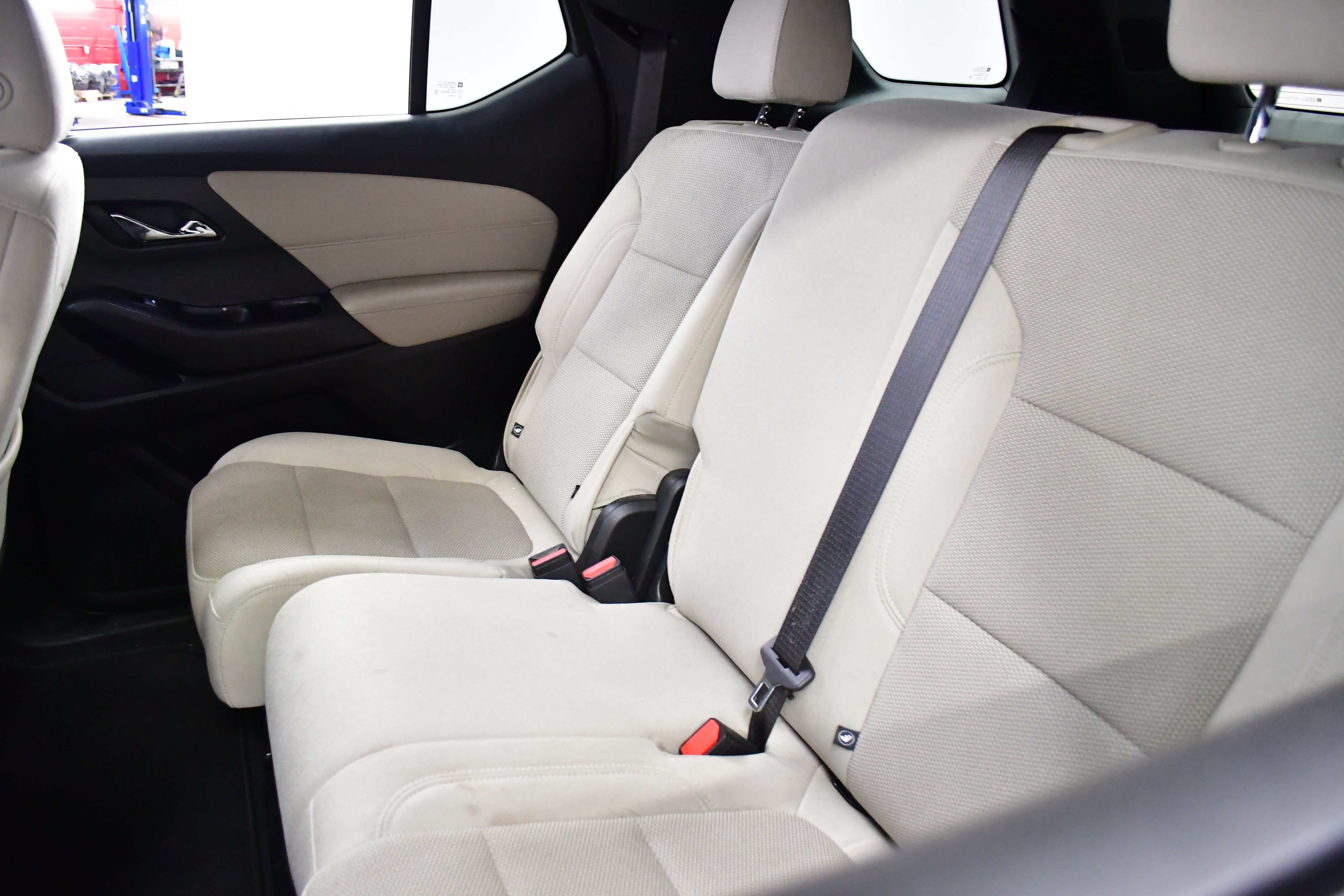 Used 2023 Chevrolet Traverse LS FWD image 11