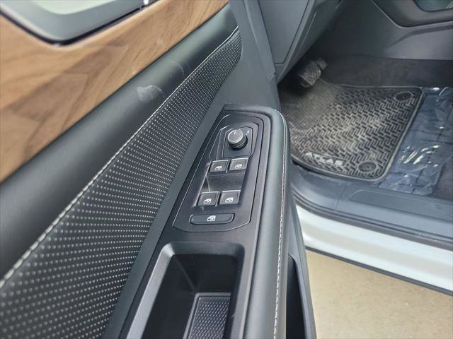 Used 2024 Volkswagen Atlas SE AWD/4WD image 11