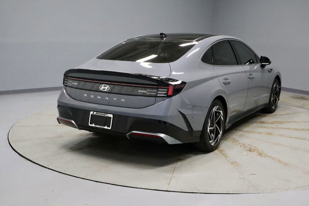 Certified 2024 Hyundai Sonata SEL w/ Convenience Package image 12