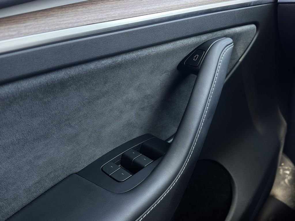 Used 2024 Tesla Model Y Performance image 15