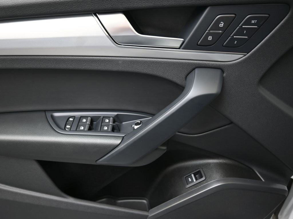 Certified 2025 Audi Q5 2.0T Premium w/ Convenience Plus Package image 21