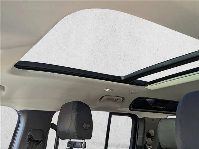 Used 2023 Land Rover Defender 110 S image 16