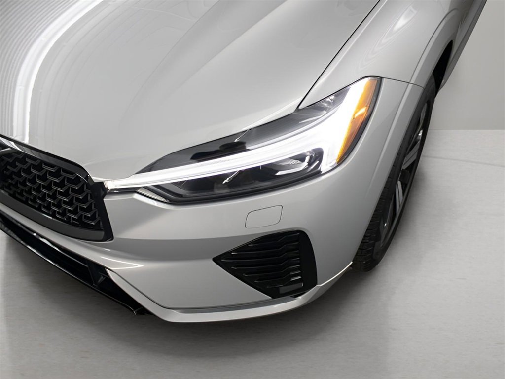 Certified 2025 Volvo XC60 T8 Core w/ Protection Package Premier image 5