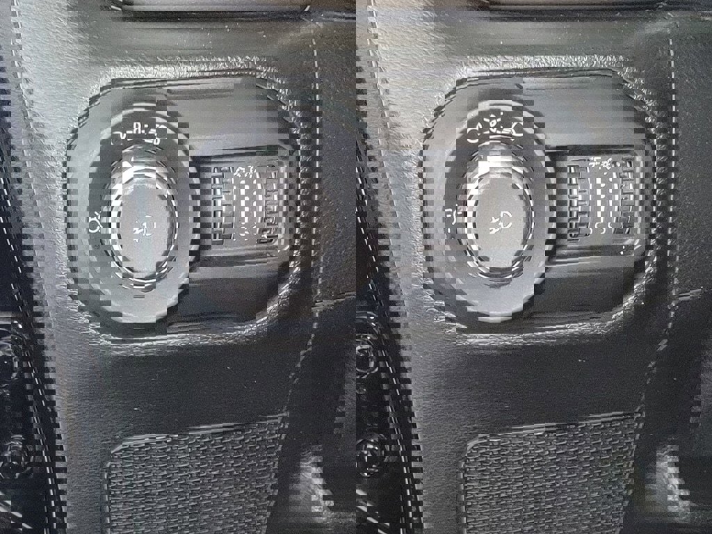 Used 2018 Jeep Wrangler Sport image 18