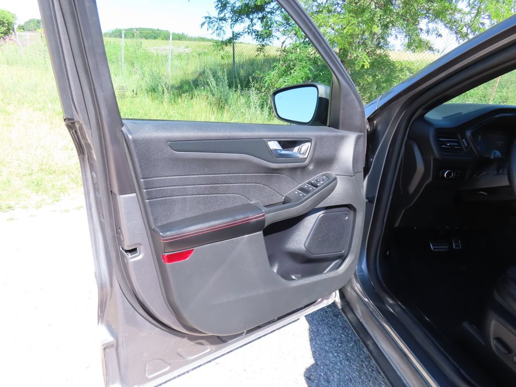 Used 2023 Ford Escape ST-Line w/ Tech Pack #1 AWD/4WD image 21