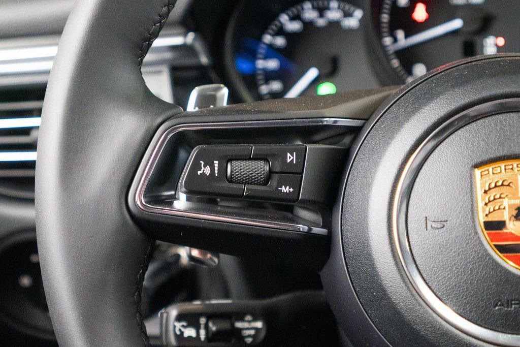 New 2026 Porsche Macan AWD/4WD image 32