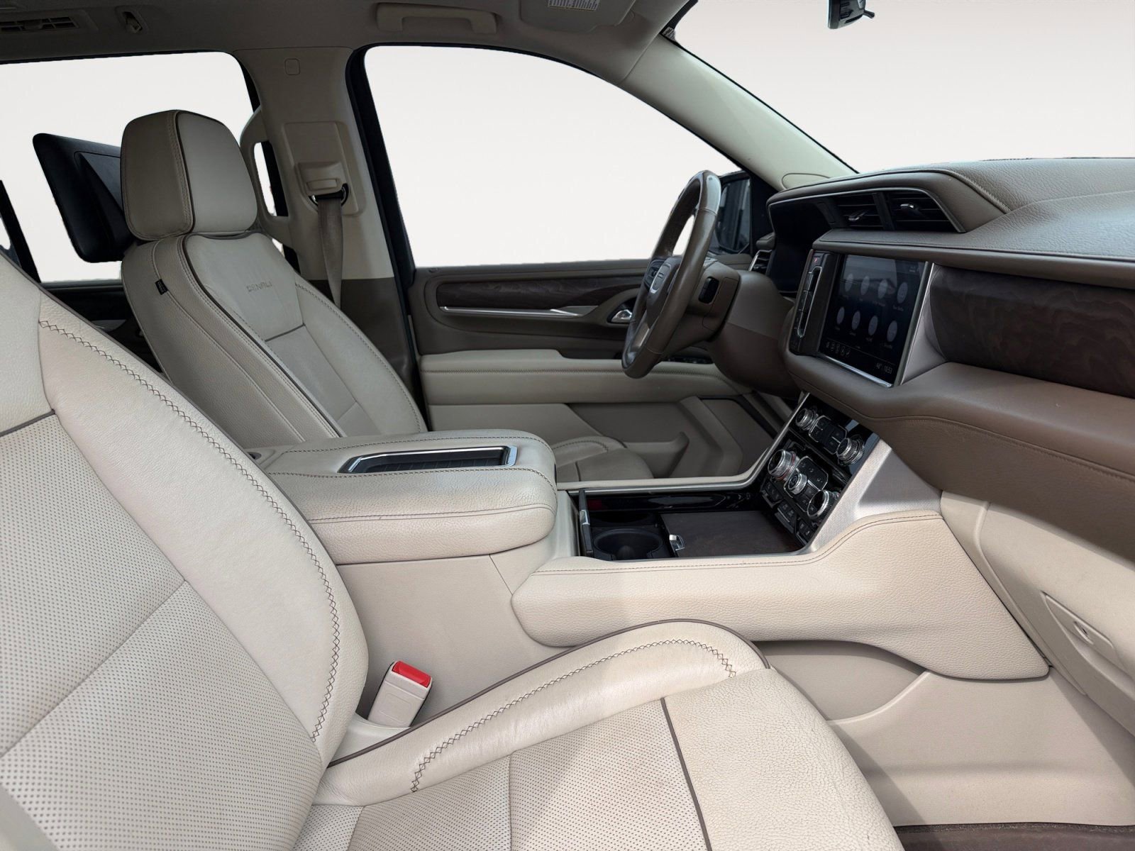 Used 2021 GMC Yukon Denali w/ Denali Premium Package image 15