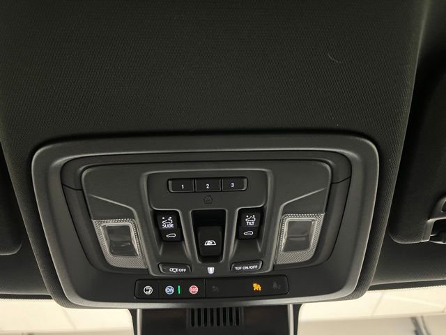 Used 2024 Chevrolet Silverado 3500 High Country w/ Technology Package AWD/4WD image 39