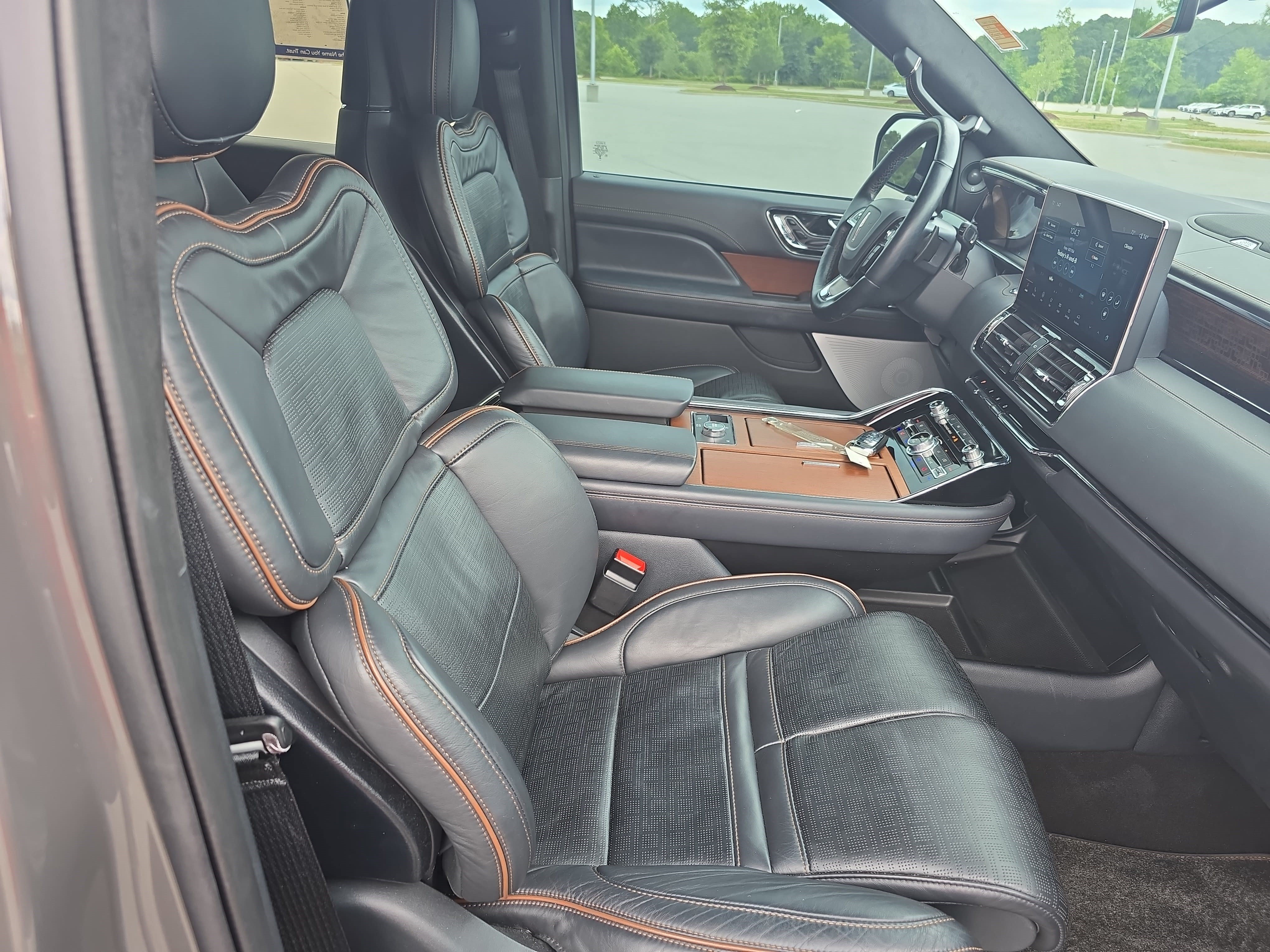 Certified 2024 Lincoln Navigator Black Label AWD/4WD image 10