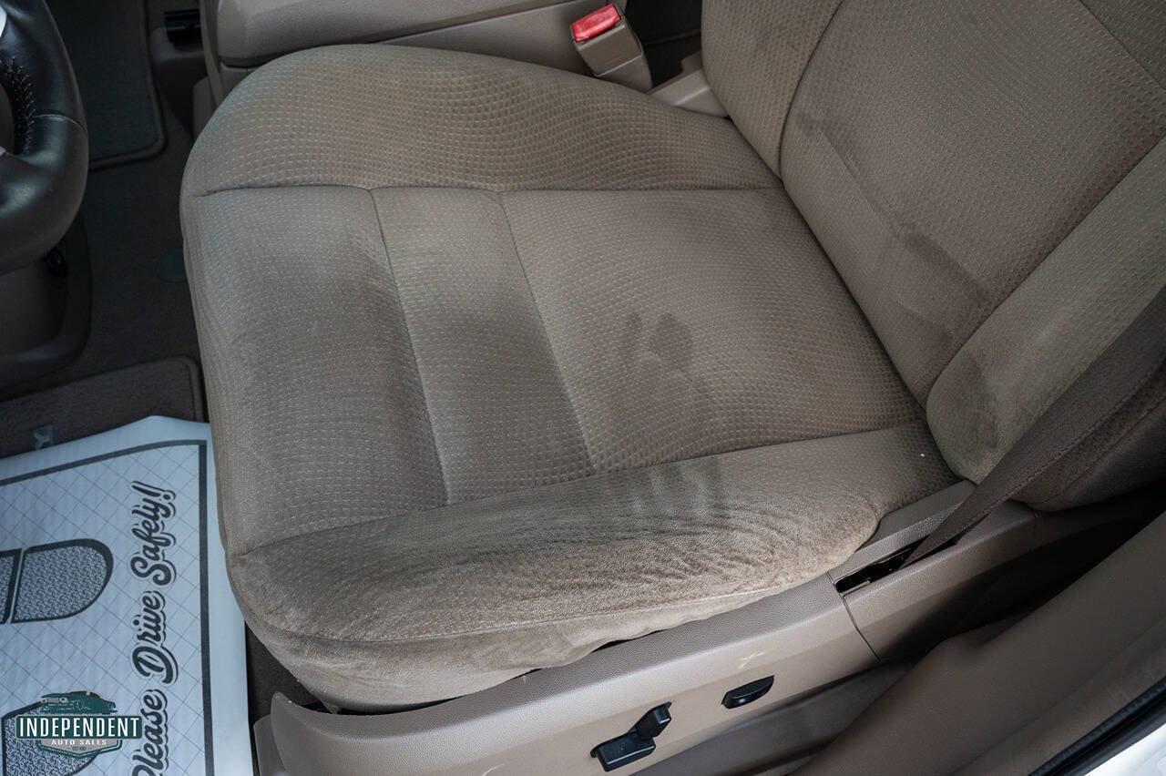 Used 2014 Chrysler Town & Country Touring image 21