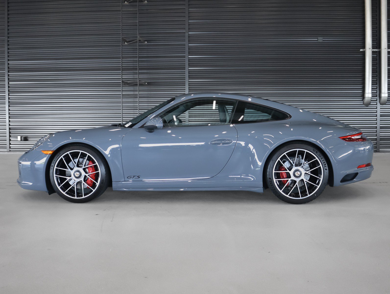 Used 2017 Porsche 911 Carrera GTS RWD image 2