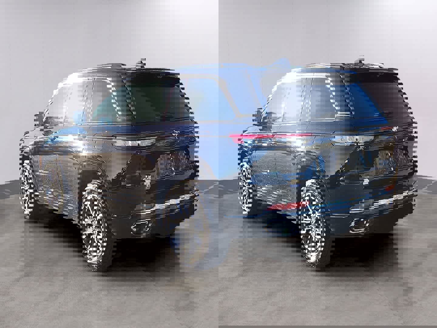 Used 2022 Jeep Grand Cherokee Overland w/ Luxury Tech Group IV image 6