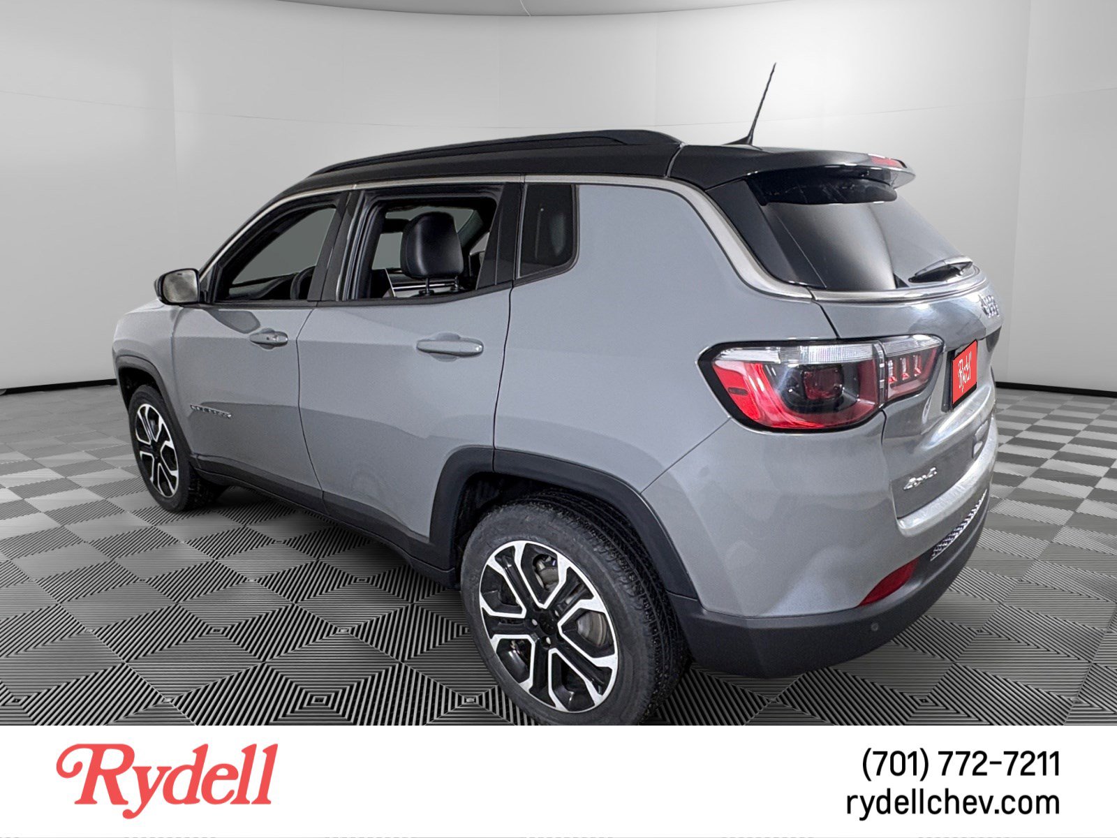 Used 2023 Jeep Compass Limited image 3