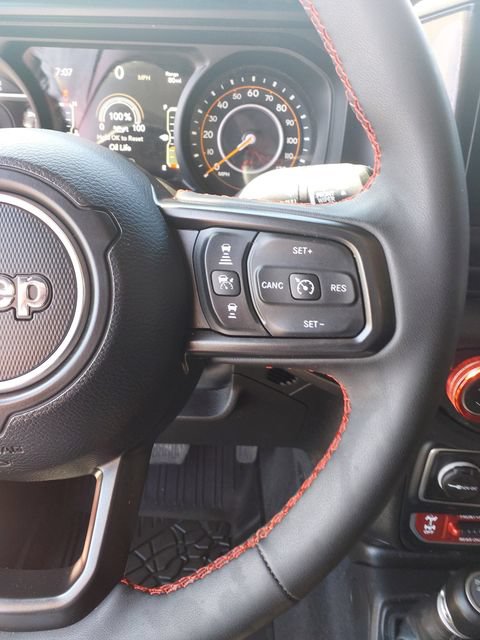 Used 2024 Jeep Gladiator Rubicon w/ Convenience Group AWD/4WD image 16