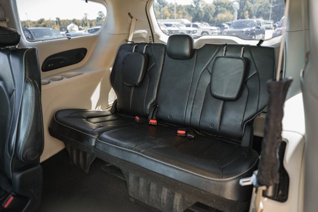 Used 2019 Chrysler Pacifica Limited FWD image 43