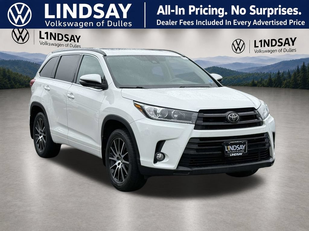 Used 2017 Toyota Highlander SE AWD/4WD image 1