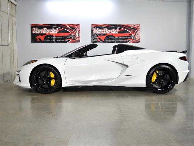 New 2025 Chevrolet Corvette E-Ray image 24