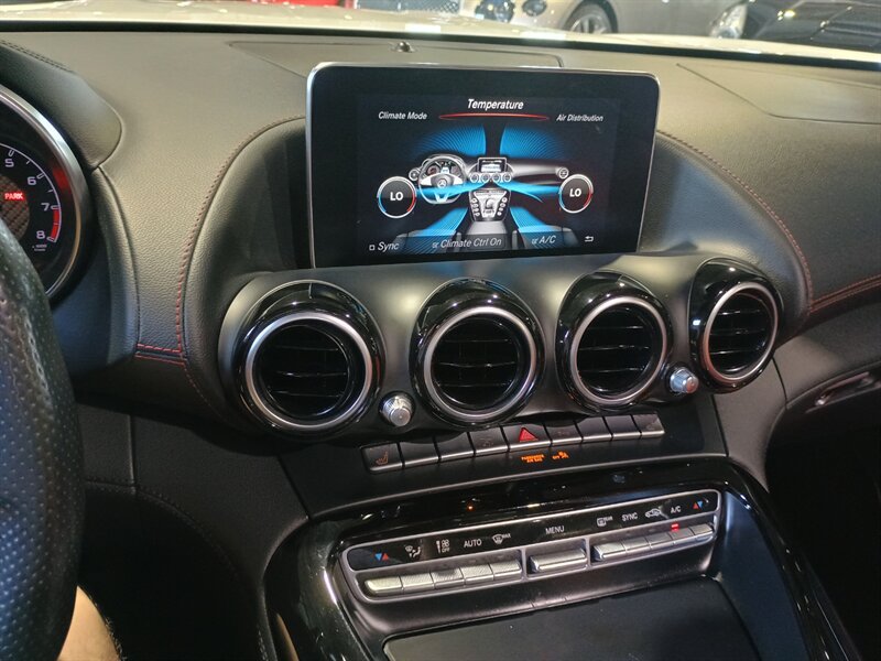 Used 2018 Mercedes-Benz AMG GT Roadster image 25