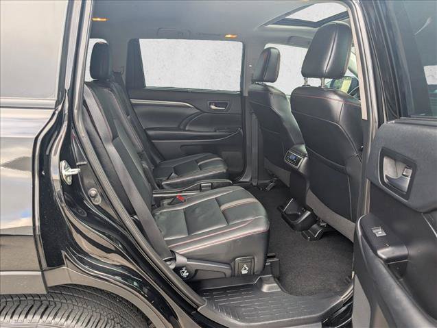 Used 2019 Toyota Highlander SE FWD image 19