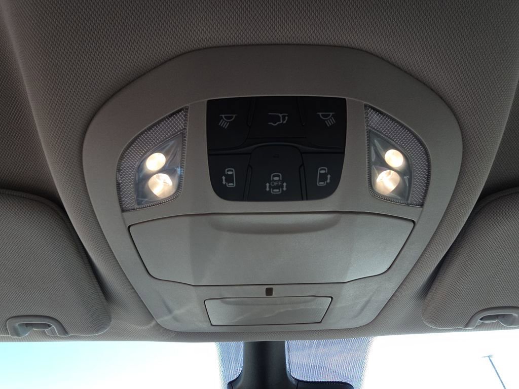 Used 2023 Chrysler Pacifica Touring-L FWD image 24