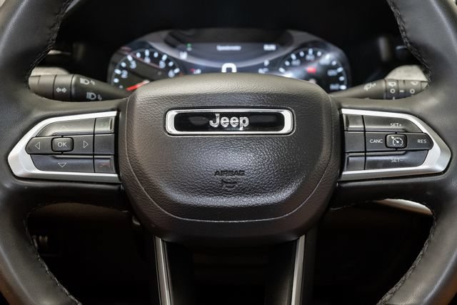 Used 2025 Jeep Compass Latitude w/ Sun & Sound Group AWD/4WD image 13