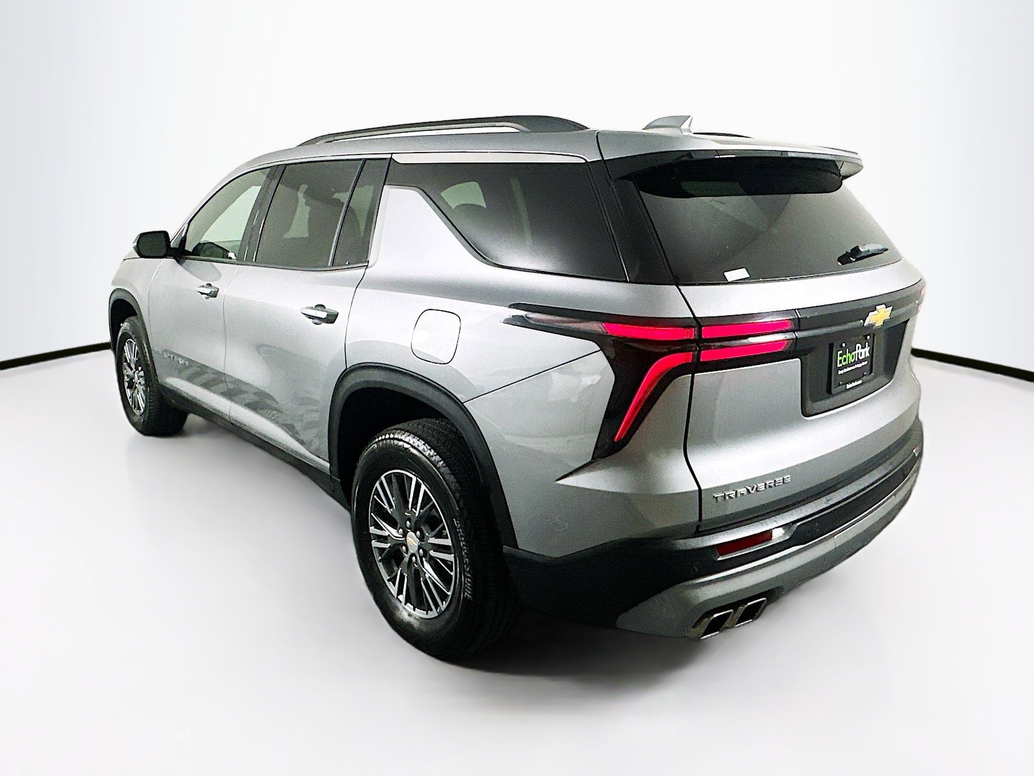 Used 2025 Chevrolet Traverse LT image 5