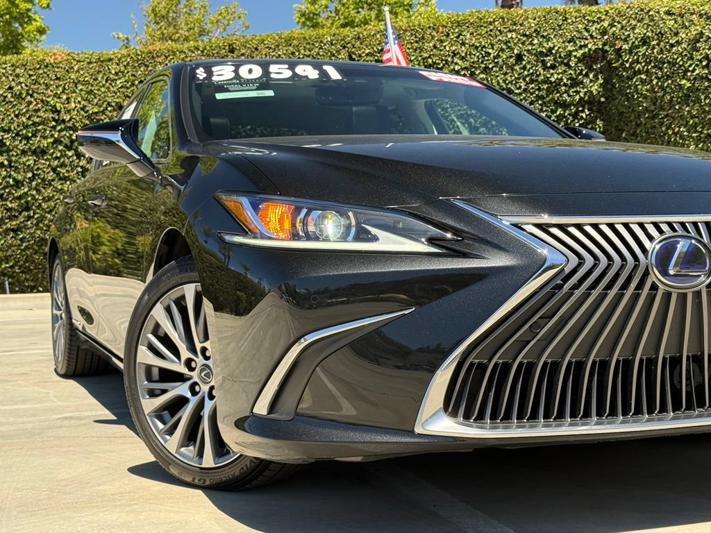 Certified 2021 Lexus ES 300h w/ Premium Package FWD image 8