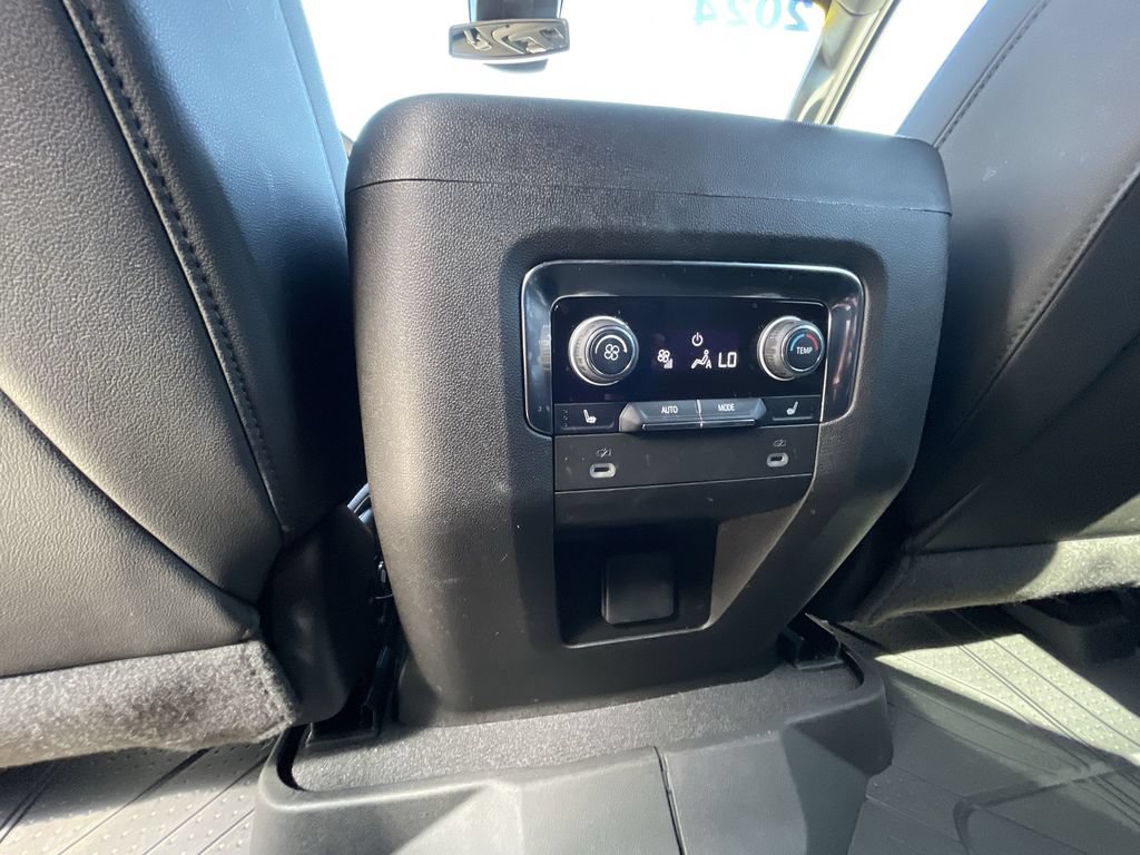 Used 2024 Chevrolet Tahoe Z71 w/ Luxury Package AWD/4WD image 22