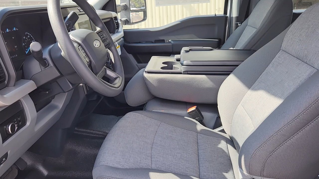 New 2025 Ford F550 4x4 Crew Cab image 21