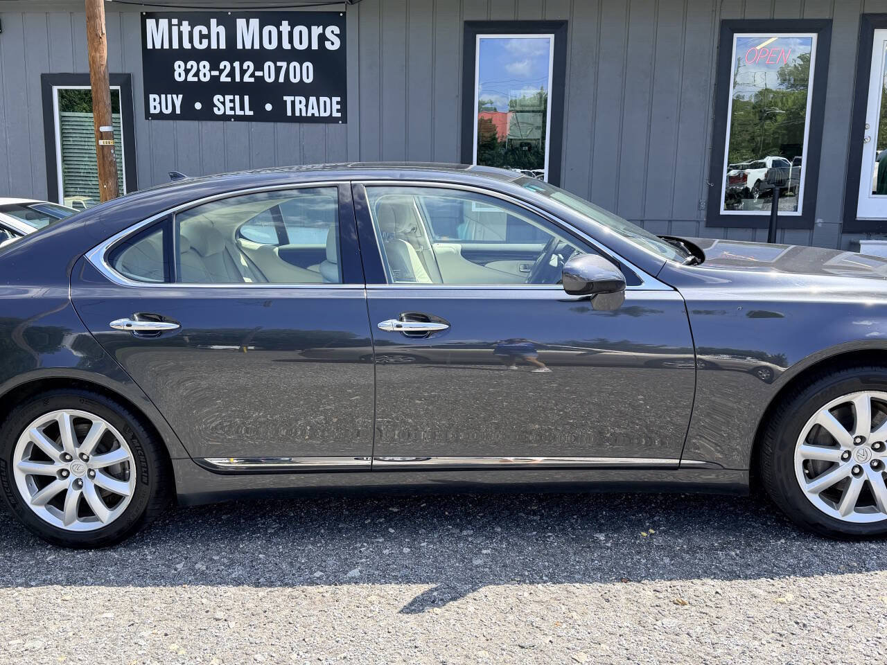 Used 2008 Lexus LS 460 RWD image 3